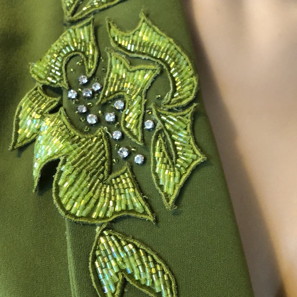 Chic Olive Green Midi Dress with Embellished Collar - Picture 8 of 16